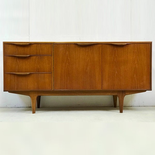 Mid-Century Teak Dunvegan Toy Sideboard from Pamono