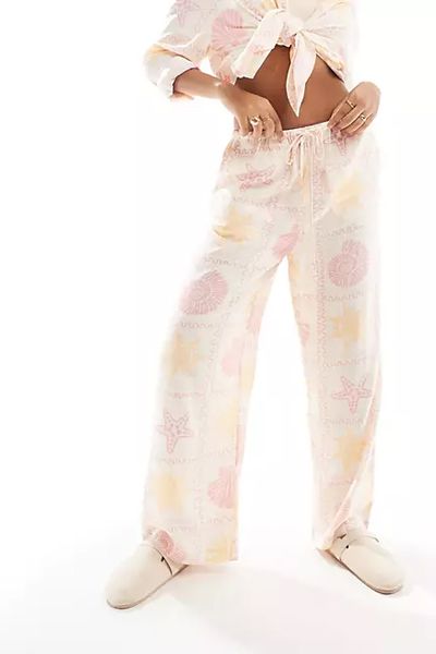 Wide Leg Pull On Trouser With Linen In In Tile Print