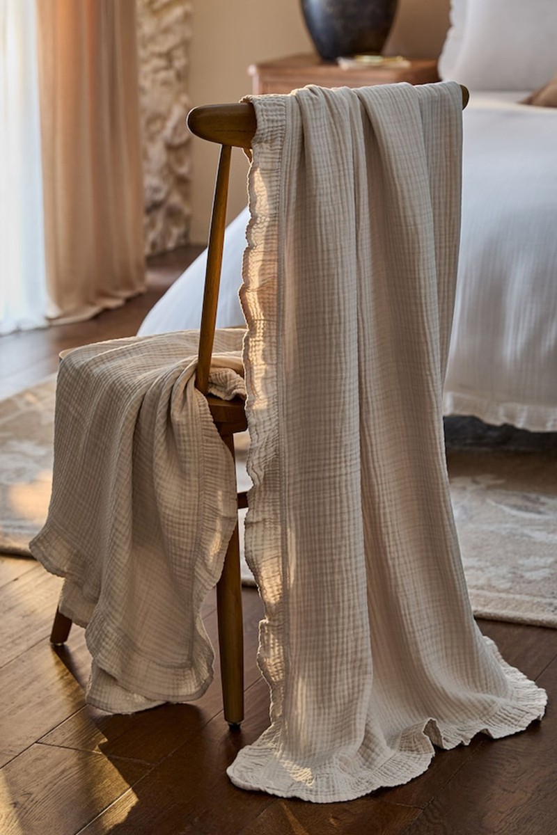 Muslin Frill Throw