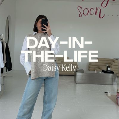 Join @daisymaykelly_ for a look into a day in her life, as CEO of a viral beauty brand @glowforitsho