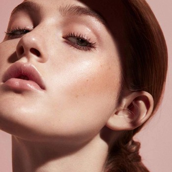 7 Highlighting Sticks That Guarantee A Healthy Glow