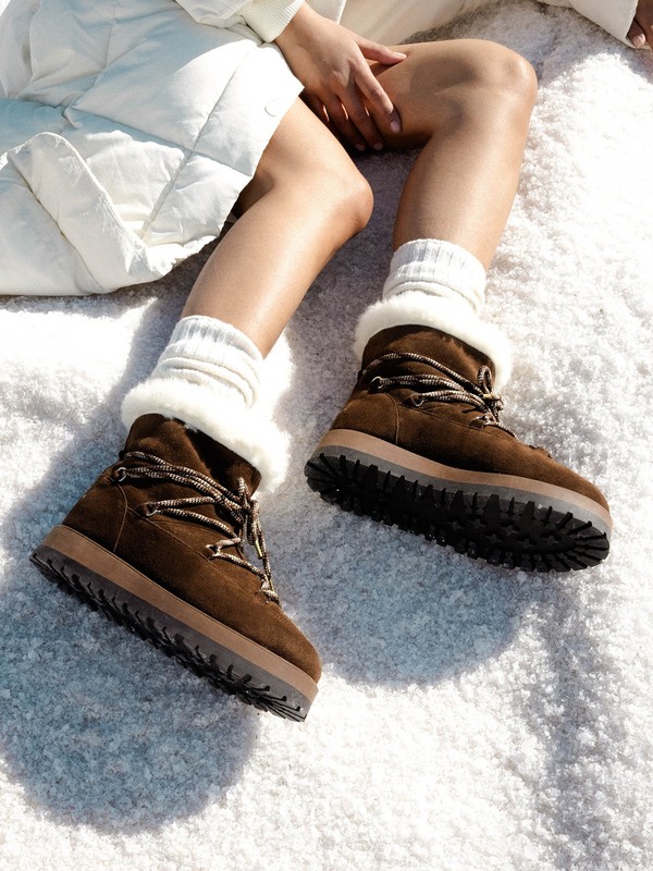 16 Stylish Fur Lined Winter Boots