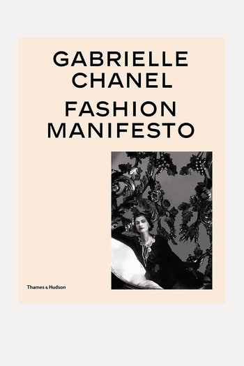 Gabrielle Chanel: Fashion Manifesto  from Miren Arzalluz & Véronique Belloir