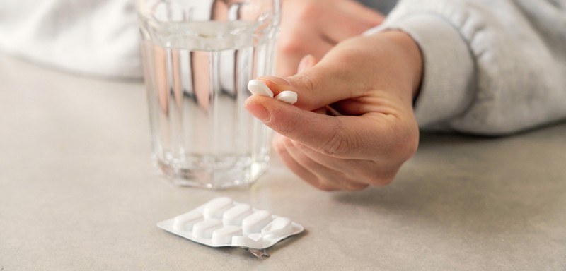 Painkillers 101: What A GP & Pharmacist Want You To Know