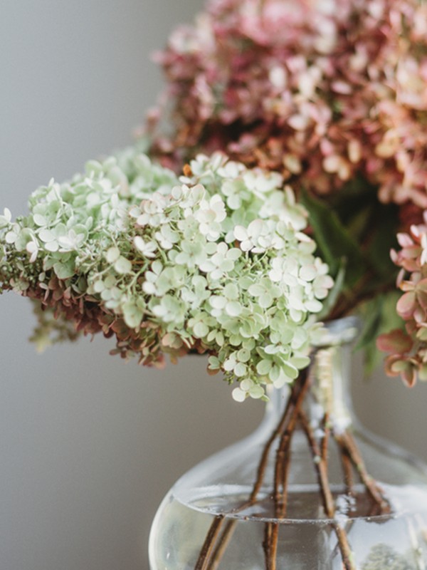 The Seasonal Flowers To Buy & Style Now