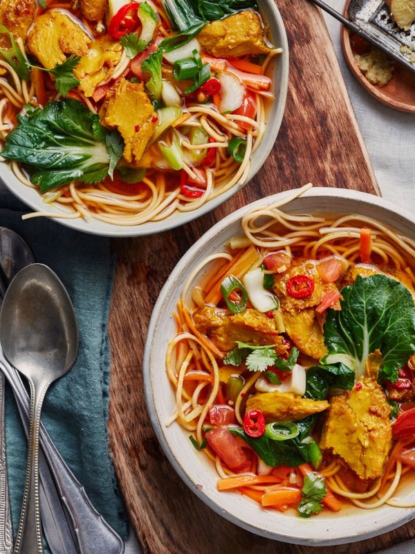 Spicy Noodle Soup With Chicken Chunks