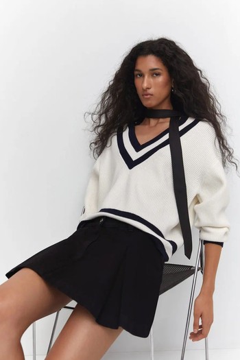 Contrasting V-Neck Sweater from Mango