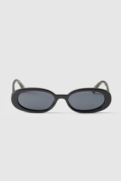 Outta Love Oval Frama Black Sunglasses from Le Specs