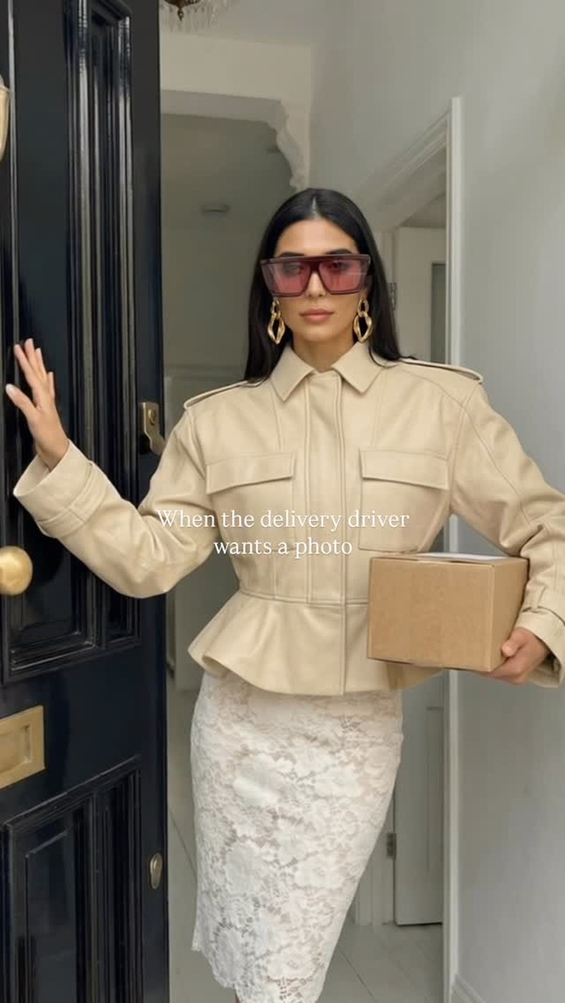 Anyone else or just me? 🤔

To shop my outfit tap the link in bio or stories. 

These images were generated using AI tools.