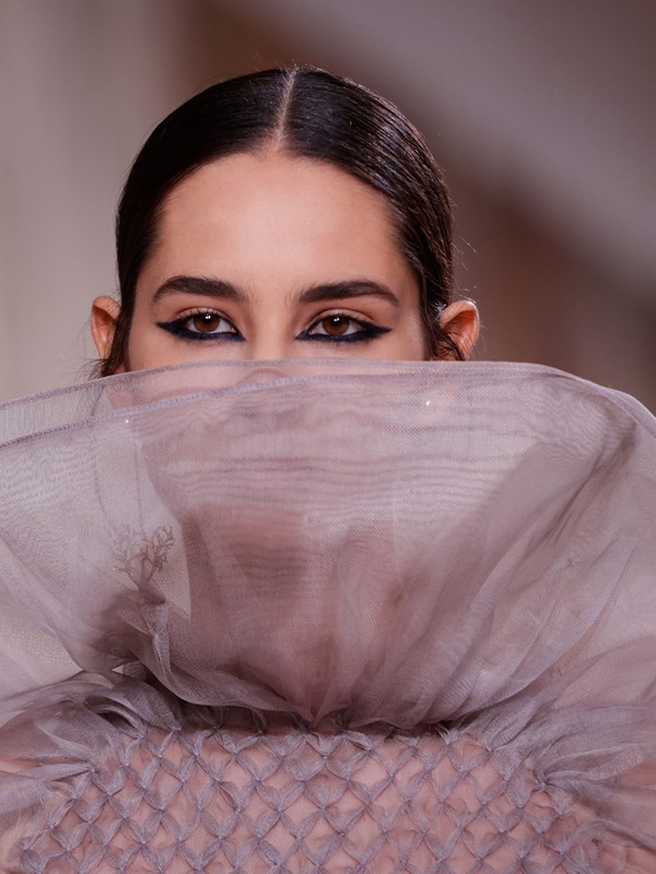  Why You Should Trade Classic Black Eyeliner For Navy