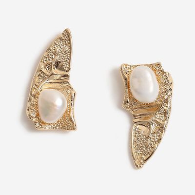 Hammered Asymmetric Pearl Earrings from Topshop