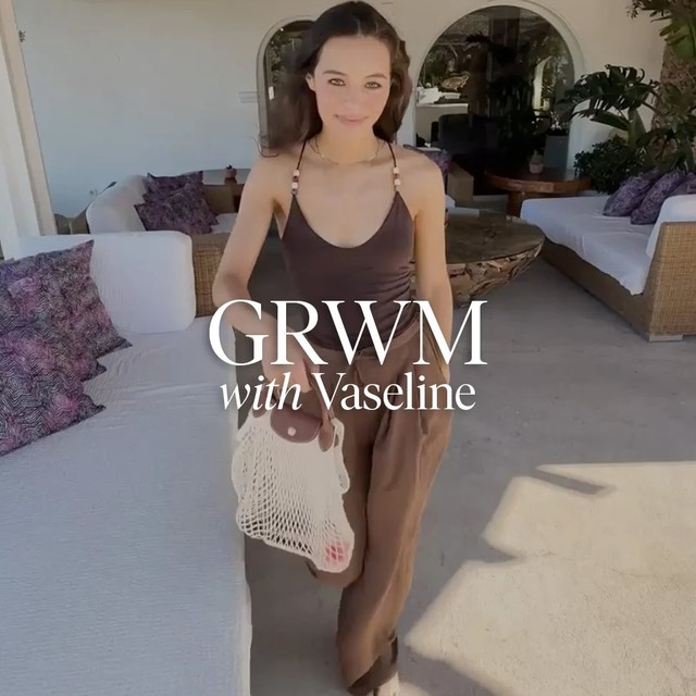 AD What does Orin really carry around in her holiday bag? Spoiler, the @vaselineuk Gluta-Hya Serum B