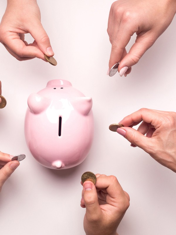 The Pros & Cons Of Hiring A Financial Advisor 