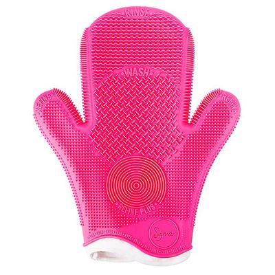 Cleansing Glove, £31.25 | Sigma Beauty 