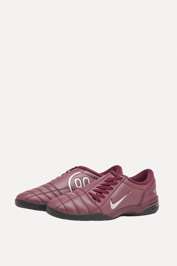 Total 90 Trainers from Nike