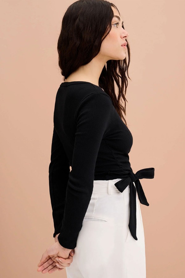 Napeta Ballet Wrap Top from Omnes