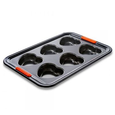 Six-Cup Heart Tray from Le Creuset