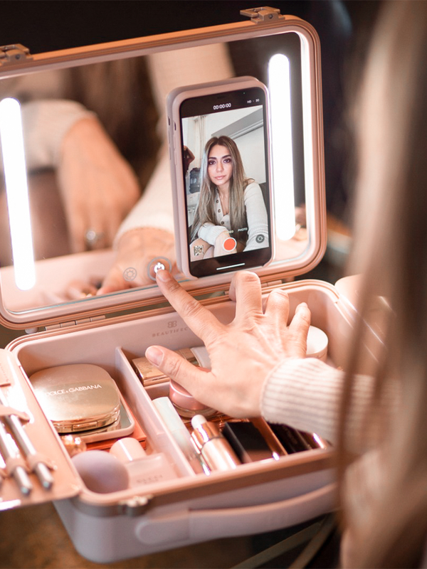 The Make-Up Mirror Everyone's Talking About