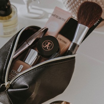 How To Germ-Proof Your Make-Up Bag 