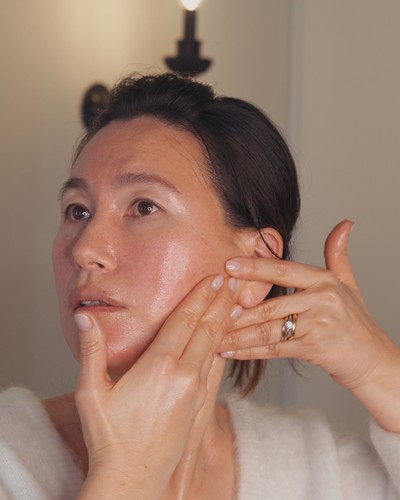 How To Do A Lymphatic Drainage Facial