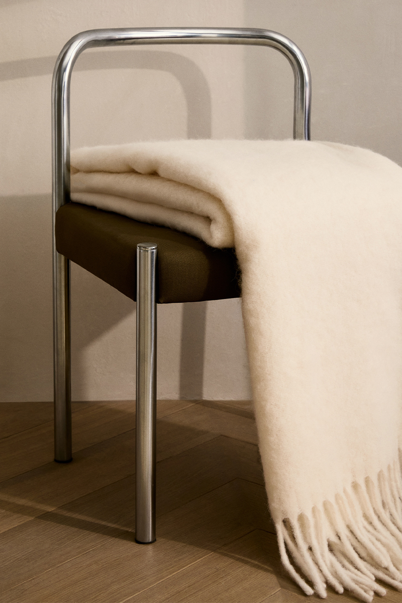 Soft-Effect Blanket With Fringed Trim