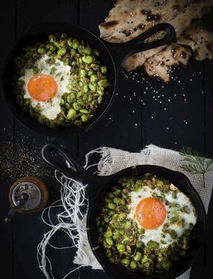 Broad Beans with Garlic, Dill and Egg
