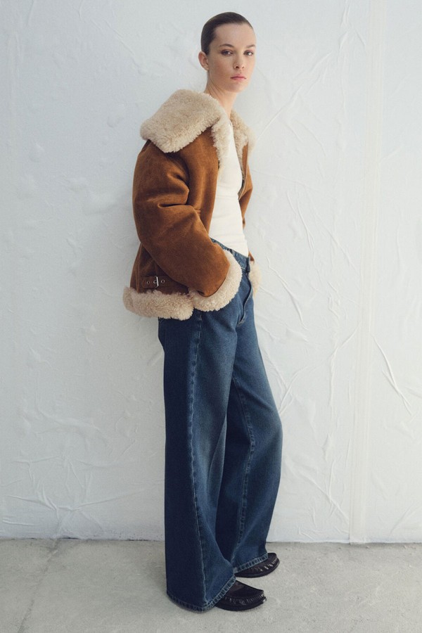 Wide Leg Mid-Rise Jeans