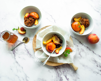 Roasted peaches with honey and yoghurt