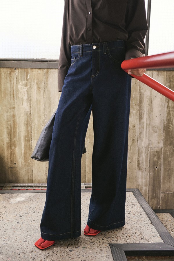 Wide Leg Mid-Rise Jeans