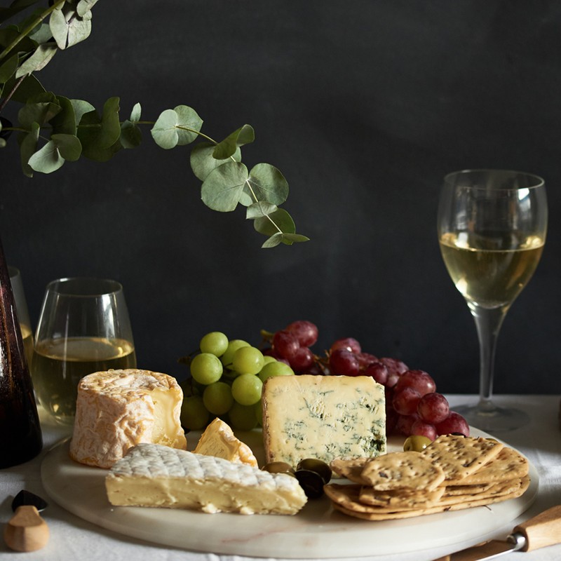 How To Put Together The Ultimate Cheeseboard