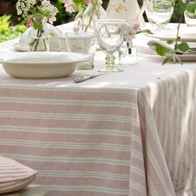 26 Pretty Tablecloths For Summer Entertaining