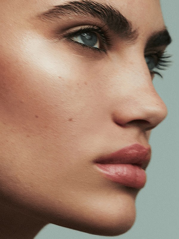 How To Enhance Your Cheekbones With Make-Up
