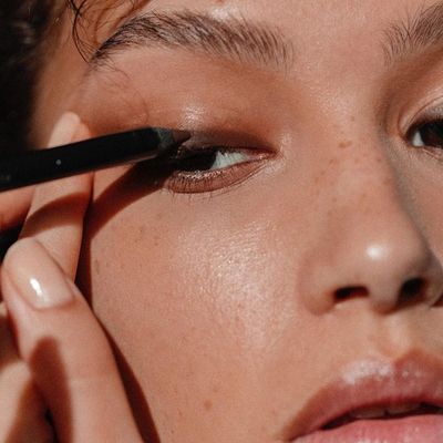 How To Apply Eyeliner Correctly 