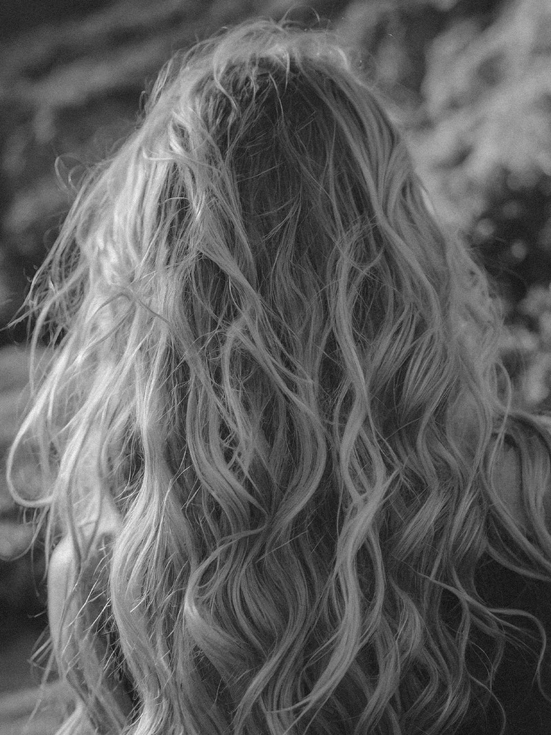 How To Smooth Frizzy Hair