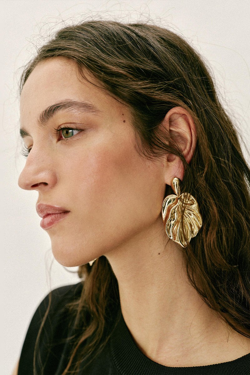 Maxi Metal Leaf Earrings from Zara