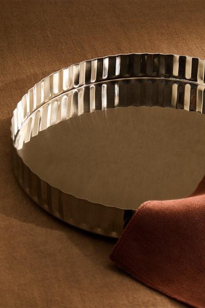 Round Metal Tray With Scalloped Edges from Zara Home