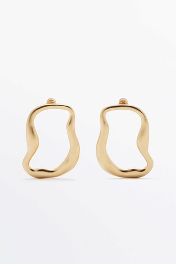 Medium Gold-Plated Wavy Earrings from Massimo Dutti