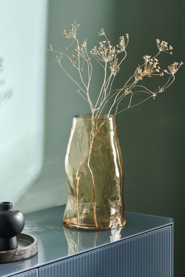 Rhea Vase