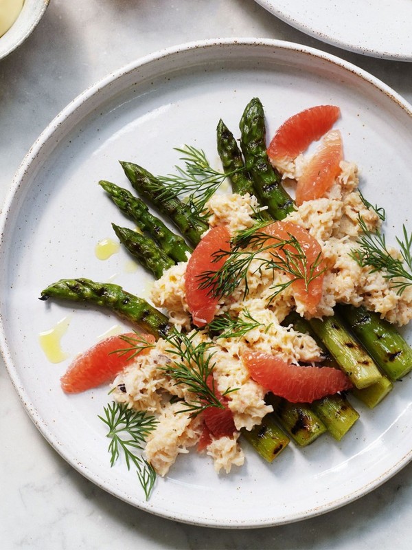 James Cochran’s Chargrilled British-Grown Asparagus, Grapefruit & Picked White Crab, Served With Maille Hollandaise