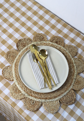 Scallop Edge Colour Trim Woven Placemat from Sun & Day