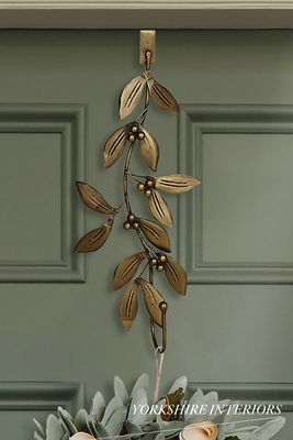 Gold Finish Mistletoe Wreath from Yorkshire Interiors