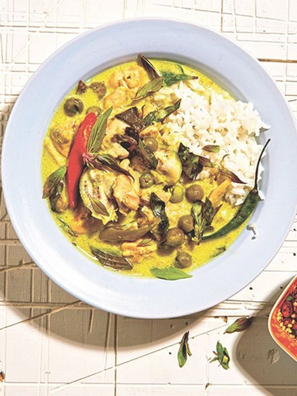 Gaeng Keow Wan Gai: A Classic Green Chicken Curry