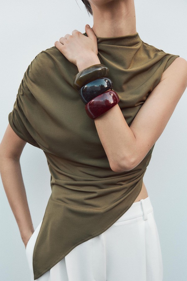 Asymmetric Top from ZARA