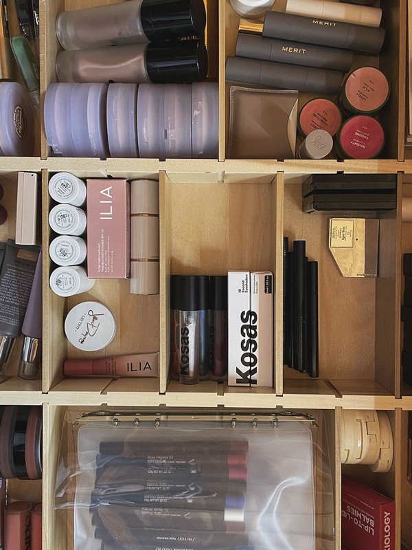 This Is How A Pro Make-Up Artist Stores Her Beauty Stash